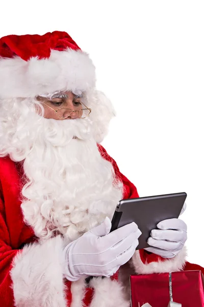 Foto de Papai Noel com tablet . — Fotografia de Stock