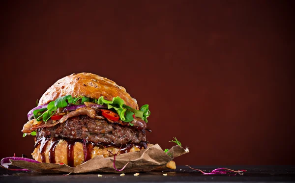 Deliciosa hamburguesa —  Fotos de Stock