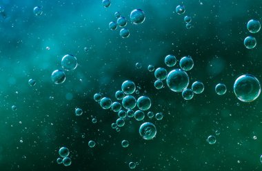 su yüzeyindeki petrol topraklar