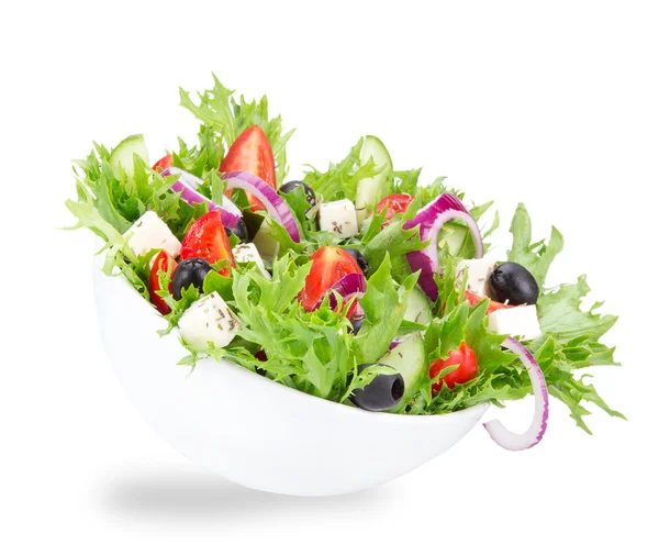 Färska välsmakande sallad över vita — Stockfoto