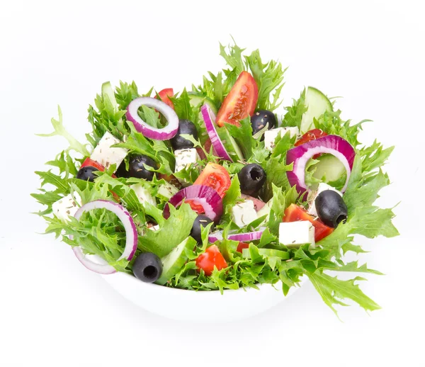 Frischer, schmackhafter Salat über weißem — Stockfoto