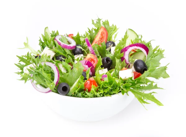 Färska välsmakande sallad över vita — Stockfoto