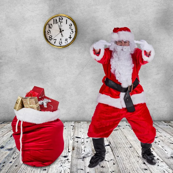 Santa Claus with upraise middlefingers. — Stock Photo, Image