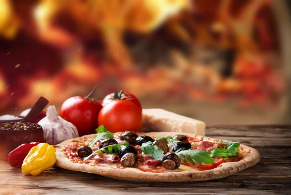 Delicious italian pizza served on wooden table — Stock Photo, Image