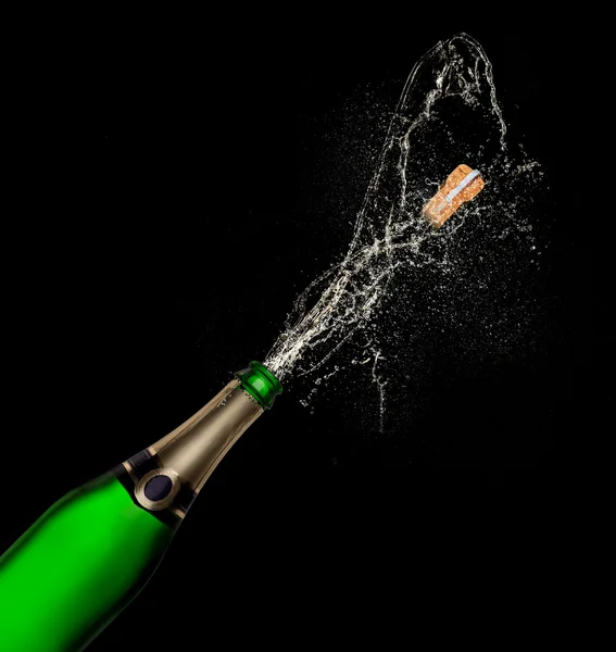 Explosão de champanhe no fundo preto — Fotografia de Stock
