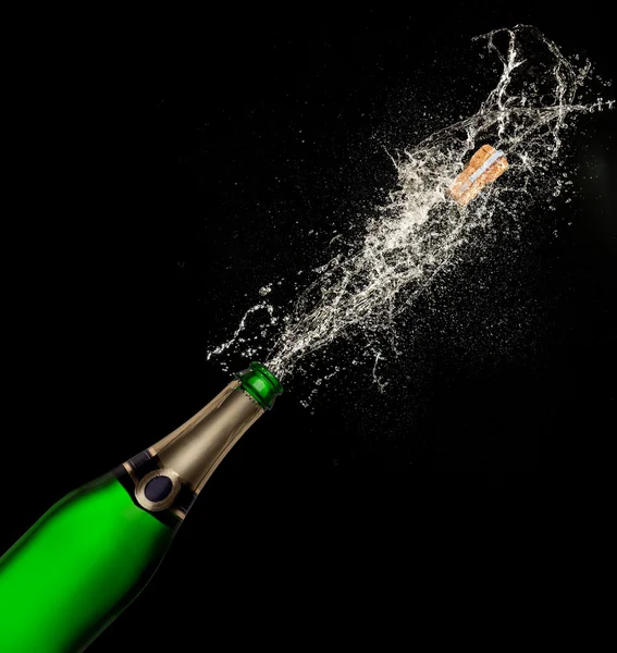 Explosão de champanhe no fundo preto — Fotografia de Stock