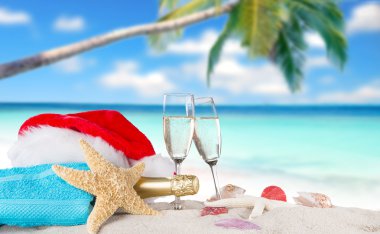 Siyah arka plan üzerine şampanya flüt