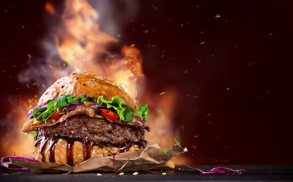 Delicious hamburger on wood — Stock Photo, Image