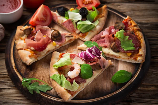 Delicious italian pizza served on wooden table — Stock Photo, Image