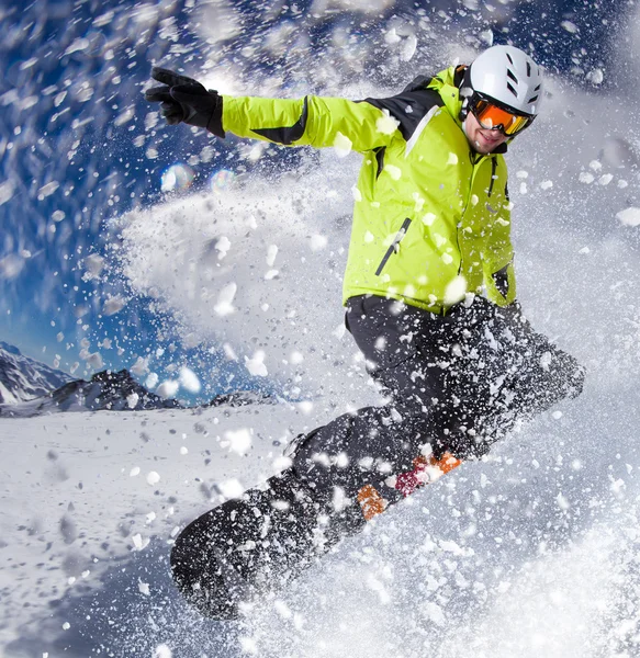 Snowboarder en haute montagne — Photo