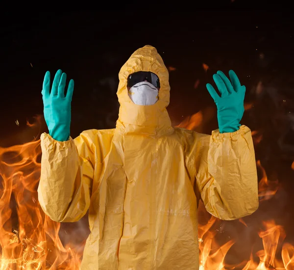 Wissenschaftler mit Schutzanzug, ebola-Konzept. — Stockfoto