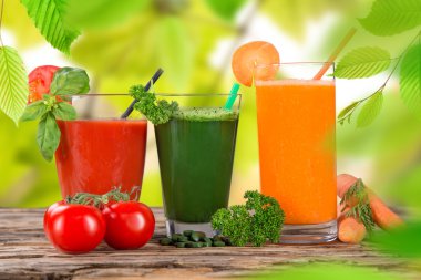 Taze sıkılmış meyve suyu, sağlıklı içecekler.
