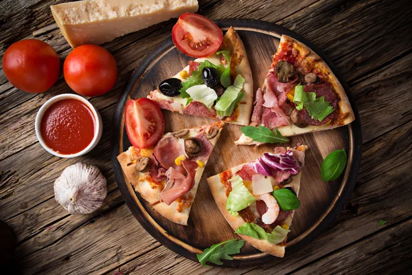 Delicious fresh pizza — Stock Photo, Image