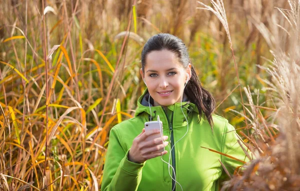 Young happy brunette woman listening to music — Stock Photo, Image