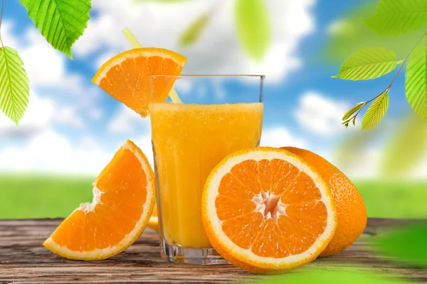 Färskpressad juice, hälsosamma drycker. — Stockfoto