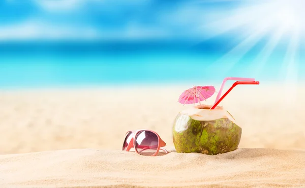 Summer coconut cocktail on the beach — Stock Photo, Image