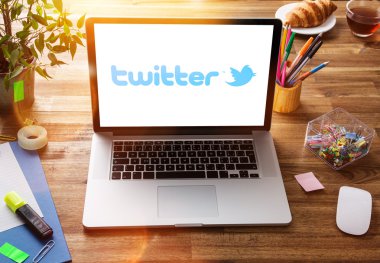 Ofis işyeri ile Twitter perde.