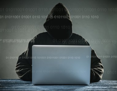 Dizüstü bilgisayar ile bir başlık ile bir hacker