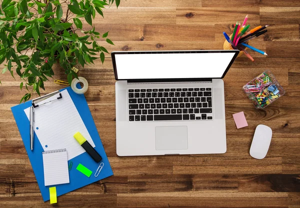 Escritório local de trabalho com mesa de madeira . — Fotografia de Stock