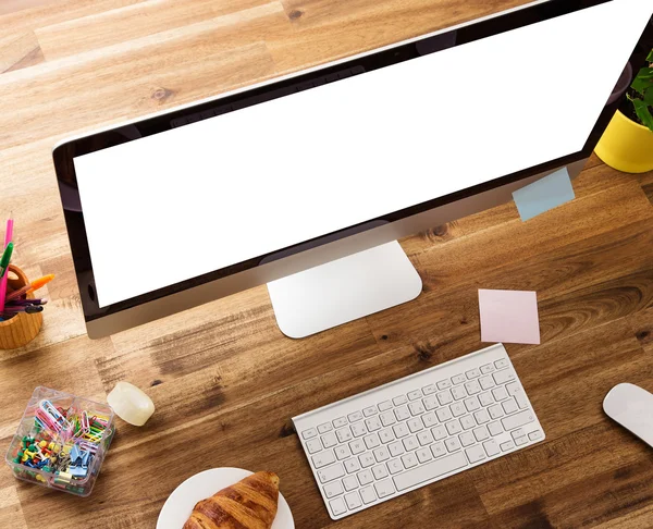 Oficina de trabajo con escritorio de madera . — Foto de Stock