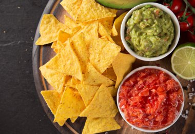 Guacamole ekmek ve avokado