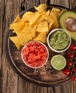Guacamole ekmek ve avokado