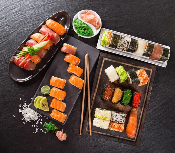 Conjunto japonês de sushi de frutos do mar — Fotografia de Stock