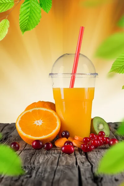 Färsk juice blandning frukt — Stockfoto