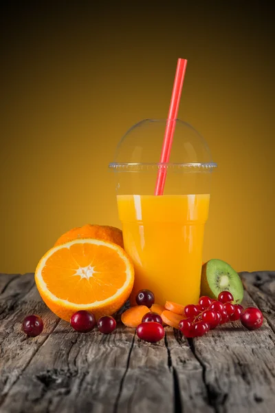 Färsk juice blandning frukt — Stockfoto