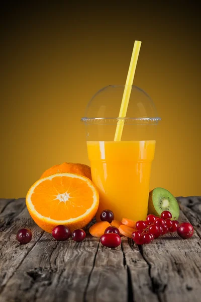 Färsk juice blandning frukt — Stockfoto