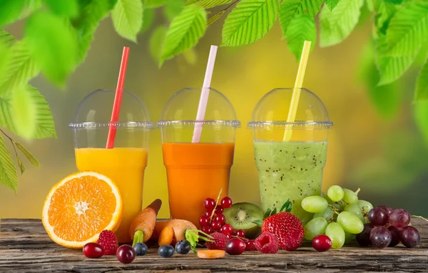 Färsk juice blandning frukt — Stockfoto