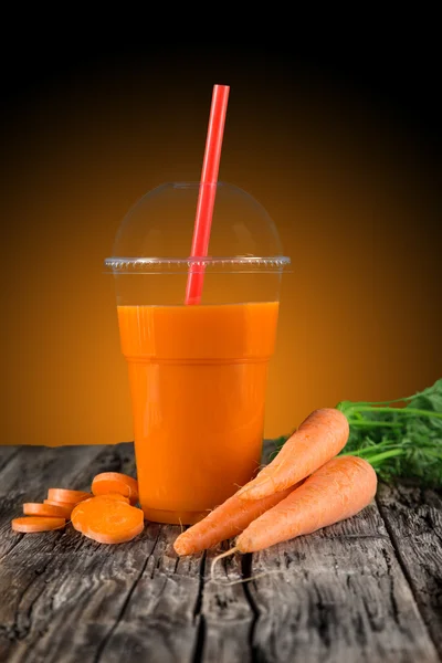 新鲜的胡萝卜汁，健康饮料. — 图库照片