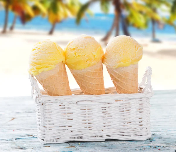 Ice cream scoops on sandy beach. — Stock Photo, Image