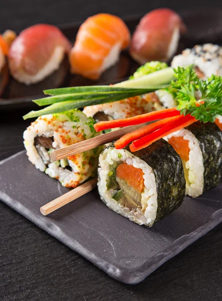 Conjunto japonês de sushi de frutos do mar — Fotografia de Stock