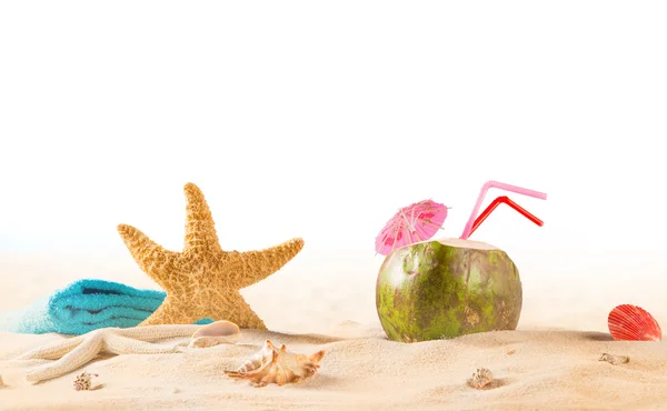 Summer coconut drink on the beach — Stock Photo, Image