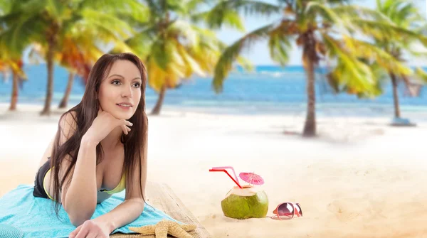 Young sexy brunette in pink swimsuit — Stock Photo, Image