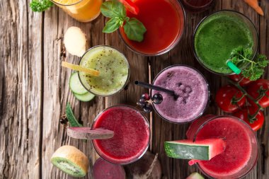 taze meyve suyu karışımı meyve