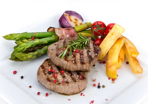 Beef Steak auf weißem Hintergrund — Stockfoto