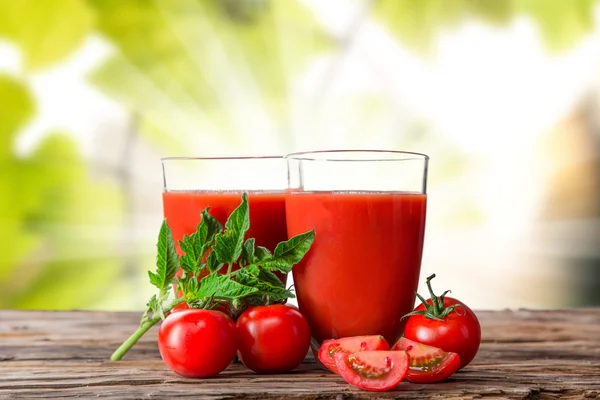 Taze domates suyu, sağlıklı içecekler. — Stok fotoğraf