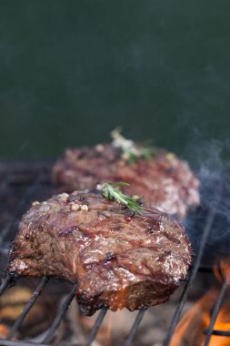 Bahçe ızgara sığır eti biftek