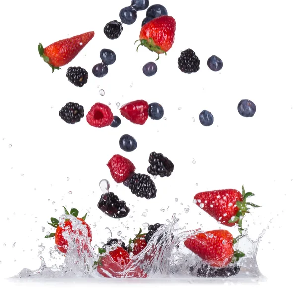 Frische Beeren mit Wasserspritzer — Stockfoto