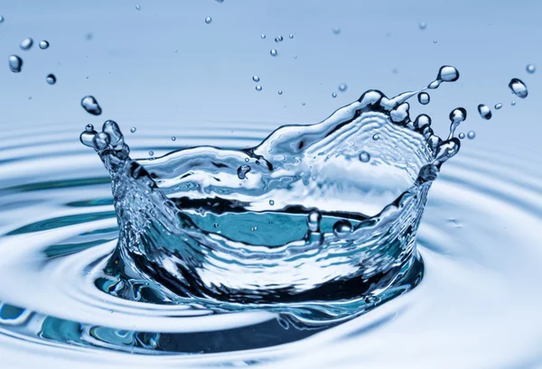 Gota de agua en movimiento de congelación —  Fotos de Stock