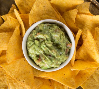 Guacamole ekmek ve avokado