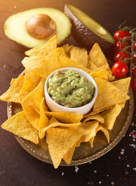 Guacamole ekmek ve avokado