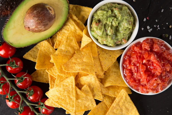 Guacamole with bread and avocado — Stock Photo, Image