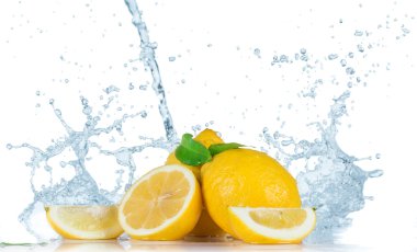 su sıçrama ile meyve