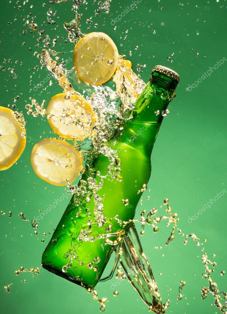 Green beer bottle with splashing liquid — Stock Photo © Kesu01 71522421