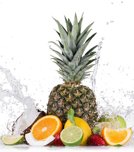 Frukt med vattenstänk — Stockfoto
