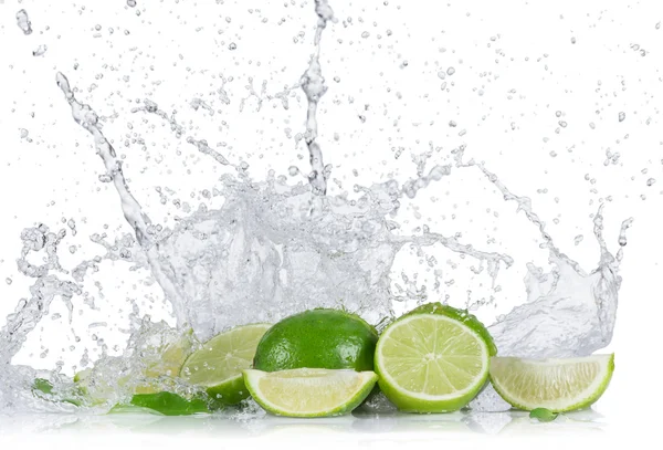 Limefrukterna med vattenstänk — Stockfoto