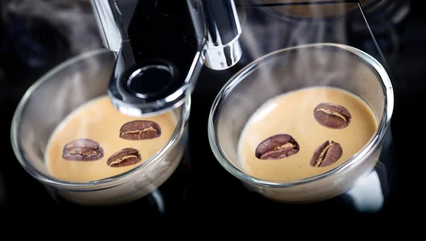 Káva espresso šálky s kávovar — Stock fotografie